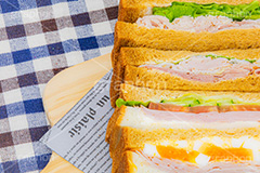 ミックスサンド,サンドイッチ,サンドウィッチ,モーニング,朝食,ハム,パストラミ,レタス,玉子,たまご,卵,玉子サンド,ゆで卵,ゆでたまご,トマト,きゅうり,キュウリ,ブレックファースト,パン,食パン,カフェ,ピクニック,ランチ,チェック柄,萌え断,lunch,picnic,cafe,sandwich,morning,breakfast,bread,フルサイズ撮影