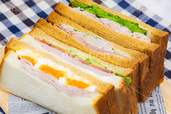 ミックスサンド,サンドイッチ,サンドウィッチ,モーニング,朝食,ハム,パストラミ,レタス,玉子,たまご,卵,玉子サンド,ゆで卵,ゆでたまご,トマト,きゅうり,キュウリ,ブレックファースト,パン,食パン,カフェ,ピクニック,ランチ,チェック柄,萌え断,lunch,picnic,cafe,sandwich,morning,breakfast,bread,フルサイズ撮影