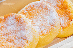 スフレパンケーキ,ホットケーキ,パンケーキ,スイーツ,バター,菓子,お菓子,洋菓子,焼菓子,甘,焼き,料理,粉,砂糖,粉砂糖,ふわふわ,フワフワ,柔らかい,デザート,おやつ,グルメ,カフェ,cafe,cake,sweet,dessert,フルサイズ撮影