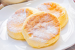 スフレパンケーキ,ホットケーキ,パンケーキ,スイーツ,バター,菓子,お菓子,洋菓子,焼菓子,甘,焼き,料理,粉,砂糖,粉砂糖,ふわふわ,フワフワ,柔らかい,デザート,おやつ,グルメ,カフェ,cafe,cake,sweet,dessert,フルサイズ撮影