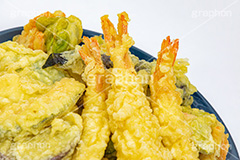 天ぷらの盛り合わせ,天ぷら,てんぷら,天麩羅,和食,日本食,揚げ物,盛り合わせ,盛合せ,えび天,海老天,えび,エビ,海老,キス,かぼちゃ,カボチャ,南瓜,さつま芋,サツマイモ,なす,茄子,ナス,そら豆,かき揚げ,japan,フルサイズ撮影