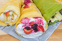 クレープ,くれーぷ,イチゴ,いちご,苺,ストロベリー,ベリー,ブルーベリー,キウイ,バナナ,クリーム,生クリーム,ホイップ,ソース,チョコ,チョコレート,ホワイトチョコ,スイーツ,フルーツ,抹茶,菓子,お菓子,洋菓子,甘,焼き,料理,粉,デザート,おやつ,chocolate,crepe,sweet,banana,kiwi,blueberry,フルサイズ撮影