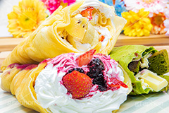 クレープ,くれーぷ,イチゴ,いちご,苺,ストロベリー,ベリー,ブルーベリー,キウイ,バナナ,クリーム,生クリーム,ホイップ,ソース,チョコ,チョコレート,ホワイトチョコ,スイーツ,フルーツ,抹茶,菓子,お菓子,洋菓子,甘,焼き,料理,粉,デザート,おやつ,chocolate,crepe,sweet,banana,kiwi,blueberry,フルサイズ撮影