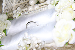 結婚式,結婚,ウェディング,マリッジ,指輪,結婚指輪,リング,プレゼント,贈り物,祝,贈,純白,リングピロー,バラ,薔薇,パール,造花,お祝い,贈り物,記念日,パートナー,プロポーズ,propose,partner,ring,present,wedding,anniversary