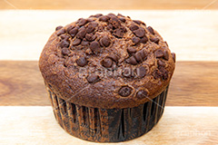チョコチップマフィン,マフィン,カップケーキ,チョコ,チョコレート,チョコチップ,甘味,甘い,お茶会,おやつ,お菓子,菓子,スイーツ,焼き菓子,sweet,chocolate,フルサイズ撮影