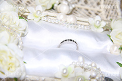 結婚式,結婚,ウェディング,マリッジ,指輪,結婚指輪,リング,プレゼント,贈り物,祝,贈,純白,リングピロー,バラ,薔薇,パール,造花,お祝い,贈り物,記念日,パートナー,プロポーズ,propose,partner,ring,present,wedding,anniversary