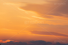 夕焼け,夕日,夕方,夕,日の入り,オレンジ,赤,染,雲,曇り,くもり,空,日没,現象,きれい,キレイ,綺麗,沈,空/天気,sunset,フルサイズ撮影