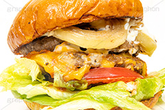 ハンバーガー,バーガー,サンド,パテ,ジューシー,ジャンク,ジャンキー,ジャンクフード,チェーン店,ファーストフード,ファストフード,洋食,ビーフ,牛肉,ベーコン,オニオン,トマト,レタス,チーズ,ソース,cheese,beef,hamburger,tomato,onion,フルサイズ撮影