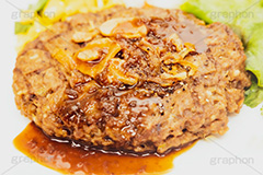 ハンバーグステーキ,ハンバーグ,バーグ,肉,肉食,ニンニク,にんにく,ガーリック,ガーリックチップ,焼き,洋食,こってり,コッテリ,おかず,ソース,タレ,こしょう,コショウ,胡椒,ペッパー,フルサイズ撮影