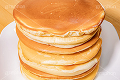 積み上げられたホットケーキ,ホットケーキ積み,ホットケーキ,パンケーキ,スイーツ,デザート,お菓子,菓子,甘,焼き,料理,家庭,粉,積,たくさん,おやつ,sweet,cake,フルサイズ撮影