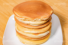 積み上げられたホットケーキ,ホットケーキ積み,ホットケーキ,パンケーキ,スイーツ,デザート,お菓子,菓子,甘,焼き,料理,家庭,粉,積,たくさん,おやつ,sweet,cake,フルサイズ撮影