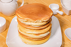 積み上げられたホットケーキ,ホットケーキ積み,ホットケーキ,パンケーキ,スイーツ,デザート,お菓子,菓子,甘,焼き,料理,家庭,粉,積,たくさん,おやつ,sweet,cake,フルサイズ撮影