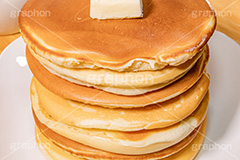 積み上げられたホットケーキ,ホットケーキ積み,ホットケーキ,パンケーキ,スイーツ,デザート,バター,お菓子,菓子,甘,焼き,料理,家庭,粉,積,たくさん,おやつ,sweet,cake,butter,フルサイズ撮影
