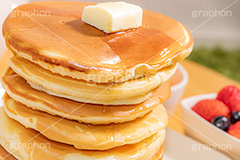 積み上げられたホットケーキ,ホットケーキ積み,ホットケーキ,パンケーキ,スイーツ,デザート,バター,ハニー,ハチミツ,はちみつ,蜂蜜,垂れ,垂れる,かける,お菓子,菓子,甘,焼き,料理,家庭,粉,積,たくさん,おやつ,sweet,cake,butter,honey,フルサイズ撮影