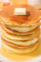積み上げられたホットケーキ,ホットケーキ積み,ホットケーキ,パンケーキ,スイーツ,デザート,バター,ハニー,ハチミツ,はちみつ,蜂蜜,垂れ,垂れる,かける,お菓子,菓子,甘,焼き,料理,家庭,粉,積,たくさん,おやつ,sweet,cake,butter,honey,フルサイズ撮影
