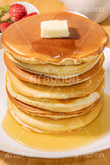 積み上げられたホットケーキ,ホットケーキ積み,ホットケーキ,パンケーキ,スイーツ,デザート,バター,ハニー,ハチミツ,はちみつ,蜂蜜,垂れ,垂れる,かける,お菓子,菓子,甘,焼き,料理,家庭,粉,積,たくさん,おやつ,sweet,cake,butter,honey,フルサイズ撮影