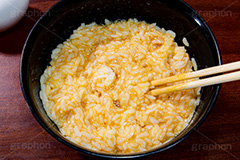 卵かけごはん,卵かけご飯,卵,生卵,TKG,混ぜ,ごはん,あつあつ白飯,炊き立て炊き立てごはん,炊き,米,白米,ご飯,お米,和食,日本食,日本料理,湯気,茶碗,ちゃわん,はし,箸,グルメ,rice,japan,フルサイズ撮影