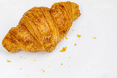 クロワッサン,パン,ぱん,パイ生地,ブレックファースト,朝食,おやつ,菓子パン,スイーツ,甘い,クズ,くず,欠片,サクサク,さくさく,バター,小麦粉,焼き,butter,bread,breakfast,フルサイズ撮影