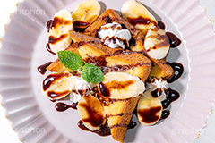 チョコバナナ・フレンチトースト,チョコバナナ,フレンチトースト,トースト,ミルク,牛乳,たまご,食パン,パン,ぱん,ブレックファースト,カフェ,朝食,おやつ,菓子パン,菓子,お菓子,焼き菓子,焼菓子,スイーツ,甘い,しっとり,バター,小麦粉,焼き,バナナ,チョコレート,チョコ,生クリーム,ミント,ペパーミント,banana,chocolate,butter,bread,breakfast,toast,cafe,フルサイズ撮影