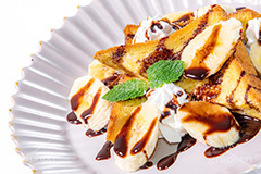 チョコバナナ・フレンチトースト,チョコバナナ,フレンチトースト,トースト,ミルク,牛乳,たまご,食パン,パン,ぱん,ブレックファースト,カフェ,朝食,おやつ,菓子パン,菓子,お菓子,焼き菓子,焼菓子,スイーツ,甘い,しっとり,バター,小麦粉,焼き,バナナ,チョコレート,チョコ,生クリーム,ミント,ペパーミント,banana,chocolate,butter,bread,breakfast,toast,cafe,フルサイズ撮影