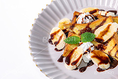 チョコバナナ・フレンチトースト,チョコバナナ,フレンチトースト,トースト,ミルク,牛乳,たまご,食パン,パン,ぱん,ブレックファースト,カフェ,朝食,おやつ,菓子パン,菓子,お菓子,焼き菓子,焼菓子,スイーツ,甘い,しっとり,バター,小麦粉,焼き,バナナ,チョコレート,チョコ,生クリーム,ミント,ペパーミント,banana,chocolate,butter,bread,breakfast,toast,cafe,フルサイズ撮影