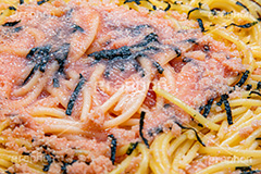 たらこパスタ,たらこ,タラコ,パスタ,バター,海苔,のり,きざみのり,刻み海苔,和風,洋食,麺料理,麺類,コンビニ,pasta,butter,フルサイズ撮影