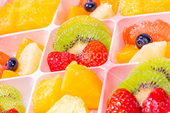 カクテルフルーツ,ミックスフルーツ,カットフルーツ,果樹,果実,フルーツ,果物,くだもの,爽やか,甘酸っぱい,キウイ,パイン,パイナップル,グレープフルーツ,オレンジ,ブルーベリー,ベリー,いちご,苺,イチゴ,デザート,盛り合わせ,パーティ,fruit,blueberry,strawberry,kiwi,orange,フルサイズ撮影