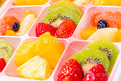 カクテルフルーツ,ミックスフルーツ,カットフルーツ,果樹,果実,フルーツ,果物,くだもの,爽やか,甘酸っぱい,キウイ,パイン,パイナップル,グレープフルーツ,オレンジ,ブルーベリー,ベリー,いちご,苺,イチゴ,デザート,盛り合わせ,パーティ,fruit,blueberry,strawberry,kiwi,orange,フルサイズ撮影