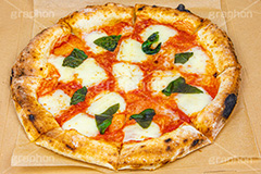 マルゲリータ,ピザ,ピッツァ,チーズ,モッツアレラ,バジル,ナポリ,トマトソース,ソース,洋食,ピザパ,出前,デリバリー,お届け,ジャンキー,カロリー,ファーストフード,ファストフード,ジャンクフード,イタリアン,イタリア,pizza,tomato,フルサイズ撮影