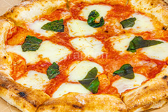 マルゲリータ,ピザ,ピッツァ,チーズ,モッツアレラ,バジル,ナポリ,トマトソース,ソース,洋食,ピザパ,出前,デリバリー,お届け,ジャンキー,カロリー,ファーストフード,ファストフード,ジャンクフード,イタリアン,イタリア,pizza,tomato,フルサイズ撮影