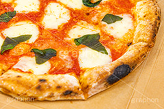 マルゲリータ,ピザ,ピッツァ,チーズ,モッツアレラ,バジル,ナポリ,トマトソース,ソース,洋食,ピザパ,出前,デリバリー,お届け,ジャンキー,カロリー,ファーストフード,ファストフード,ジャンクフード,イタリアン,イタリア,pizza,tomato,フルサイズ撮影