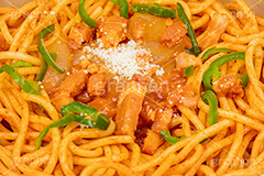ナポリタン,パスタ,ケチャップ,ベーコン,玉ねぎ,タマネギ,たまねぎ,ピーマン,粉チーズ,懐かしい,洋食,麺料理,麺類,コンビニ,pasta,フルサイズ撮影