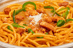 ナポリタン,パスタ,ケチャップ,ベーコン,玉ねぎ,タマネギ,たまねぎ,ピーマン,粉チーズ,懐かしい,洋食,麺料理,麺類,コンビニ,pasta,フルサイズ撮影