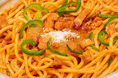 ナポリタン,パスタ,ケチャップ,ベーコン,玉ねぎ,タマネギ,たまねぎ,ピーマン,粉チーズ,懐かしい,洋食,麺料理,麺類,コンビニ,pasta,フルサイズ撮影
