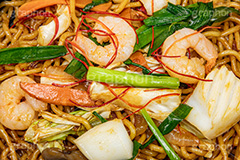 上海風焼きそば,タイ風焼きそば,タイ風,タイ,ヤキソバ,やきそば,焼きそば,ソース,ニラ,炒め,麺類,国民食,エスニック,えび,海老,エビ,いか,イカ,魚介,シーフード,香ばしい,ソウルフード,粉もん,唐辛子,トウガラシ,ニンジン,にんじん,ethnic,seafood