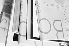 積まれた本,無造作,積む,本,古本,読書,書籍,図書,図書館,ブック,活字,小説,作家,筆者,書物,文書,文献,文芸,モノクロ,白黒,単色,book,スマホ撮影