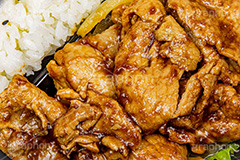 生姜焼き弁当,生姜焼き,弁当,お弁当,豚肉,焼肉,焼き肉,生姜,焼き,ジンジャー,照り,玉ねぎ,ごはん,ご飯,和食,日本食,コンビニ,rice,フルサイズ撮影