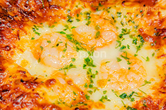 海老グラタン,グラタン,ぐらたん,エビ,えび,海老,郷土料理,あったか,ほくほく,ホクホク,おこげ,ベシャメルソース,チーズ,マカロニ,パセリ,こんがり,焦げ目,焼く,クリームソース,オーブン,アツアツ,あつあつ,熱々,洋食,フルサイズ撮影