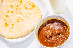 ナンとカレーとラッシー,ナン,カレー,ラッシー,ヨーグルト,セット,インド料理,パン,小麦粉,焦げ目,フルサイズ撮影