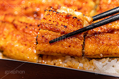 うな重,うな丼,土用の丑の日,ウナギ,鰻重,うなぎ,鰻,土用,丑の日,蒲焼,かば焼き,夏,和食,日本食,日本料理,お重,スタミナ,性,季節感,照り,ツヤ,たれ,タレ,サマー,箸,はし,つかむ,掴む,summer,japan,フルサイズ撮影