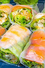生春巻き,生春巻,サラダ,エスニック,オリエンタル,ライスペーパー,皮,レタス,菜,ダイコン,ダイコン,海老,えび,エビ,サーモン,スイートチリソース,shrimp,salmon,salad,ethnic,フルサイズ撮影