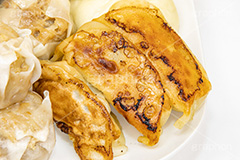 焼き餃子,餃子,ぎょうざ,ギョウザ,点心,焼き,中華,中国料理,中華料理,つまみ,おつまみ,フルサイズ撮影