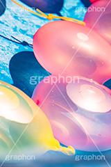 水風船,風船,清凉,こども,子供,おもちゃ,玩具,遊び,水遊び,キッズ,夏,サマー,カラフル,夏休み,たくさん,いっぱい,大量,水滴,しずく,雫,summer,colorful,TOY,kids,フルサイズ撮影