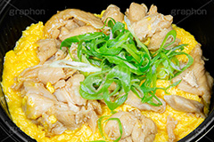 親子丼,ねぎ,ネギ,玉子,卵,たまご,鶏肉,日本料理,日本食,和食,japan,フルサイズ撮影