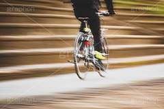 ロードバイク,自転車,走る,走行,タイヤ,チャリ,ルール,マナー,交通,徐行,違反,距離,スピード,サイクリング,スポーツ,人物,街角,街角スナップ,sports,bicycle,フルサイズ撮影