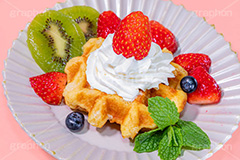 フルーツワッフル,ワッフル,スイーツ,おやつ,甘い,デザート,カフェ,バター,プレーン,ブレックファースト,クリーム,生クリーム,フルーツ,イチゴ,いちご,ストロベリー,ブルーベリー,キウイ,ミント,朝食,菓子,お菓子,焼き菓子,焼菓子,焼き,waffle,cake,dessert,sweet,cafe,butter,morning,breakfast,strawberry,kiwi,mint,cream,フルサイズ撮影