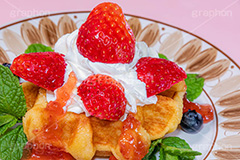 フルーツワッフル,ワッフル,スイーツ,おやつ,甘い,デザート,カフェ,バター,プレーン,ブレックファースト,クリーム,生クリーム,フルーツ,イチゴ,いちご,ストロベリー,ジャム,ブルーベリー,ミント,朝食,菓子,お菓子,焼き菓子,焼菓子,焼き,waffle,cake,dessert,sweet,cafe,butter,morning,breakfast,strawberry,mint,cream,フルサイズ撮影