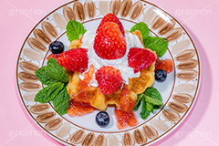 フルーツワッフル,ワッフル,スイーツ,おやつ,甘い,デザート,カフェ,バター,プレーン,ブレックファースト,クリーム,生クリーム,フルーツ,イチゴ,いちご,ストロベリー,ジャム,ブルーベリー,ミント,朝食,菓子,お菓子,焼き菓子,焼菓子,焼き,waffle,cake,dessert,sweet,cafe,butter,morning,breakfast,strawberry,mint,cream,フルサイズ撮影