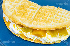 トゥンワッフル,フルーツワッフル,ワッフル,スイーツ,おやつ,甘い,デザート,クリーム,生クリーム,フルーツ,マンゴー,菓子,お菓子,焼き菓子,焼菓子,焼き,韓国グルメ,waffle,cake,dessert,sweet,mango,cream,フルサイズ撮影