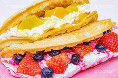 トゥンワッフル,フルーツワッフル,ワッフル,スイーツ,おやつ,甘い,デザート,クリーム,生クリーム,フルーツ,イチゴ,いちご,ストロベリー,ブルーベリー,マンゴー,菓子,お菓子,焼き菓子,焼菓子,焼き,韓国グルメ,waffle,cake,dessert,sweet,strawberry,cream,mango,フルサイズ撮影